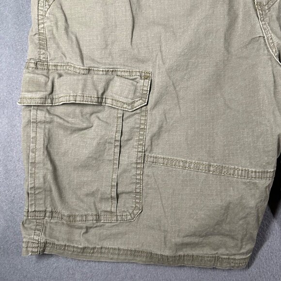 Wrangler Mens 38x10 Olive Green Relaxed Fit Cargo Shorts‎ Flat Front Pockets - Picture 4 of 6